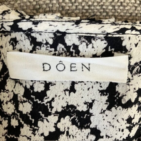 Doen Viola Black and White Floral Ruffled Top - Large - Picture 11 of 12